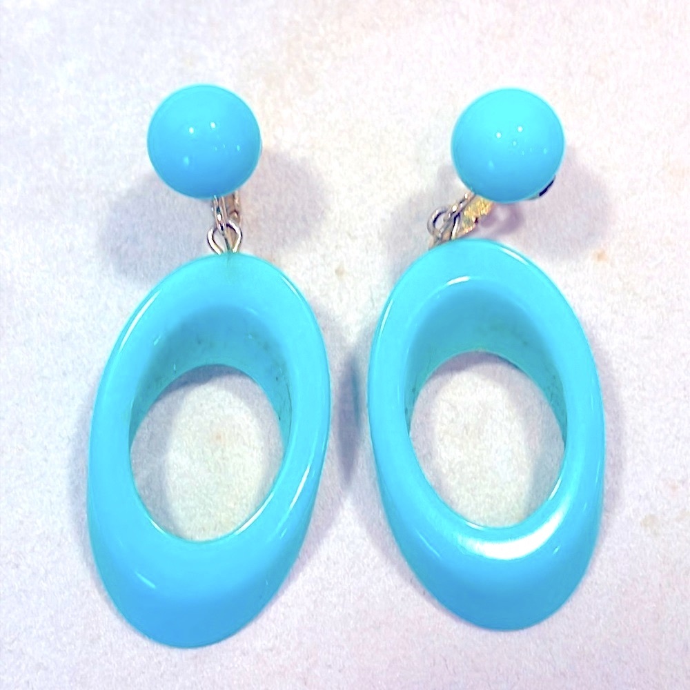 Trifari Vintage Turquoise Lucite Dangle Drop Clip Earrings Long Modernist 1 3/4”
